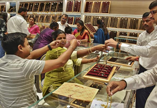 தங்கம் விலை சவரனுக்கு ரூ.1040 சரிவு – இன்றைய நிலவரம்