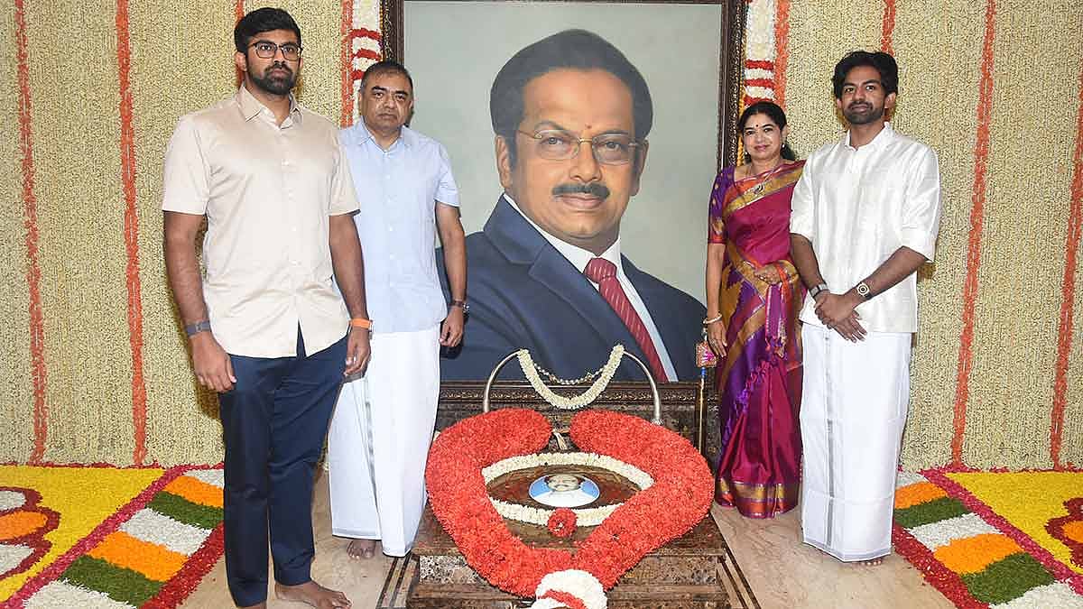 டாக்டர் பா.சிவந்தி ஆதித்தனார் 13-ஆம் ஆண்டு நினைவு: தினத்தந்தி குழுமத்தினர் மலர் அஞ்சலி