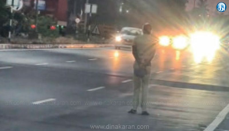 தேசிய நெடுஞ்சாலையில் போலீஸார் லிப்ட் கேட்பது விபத்து ஆபத்தை உருவாக்குகிறது
