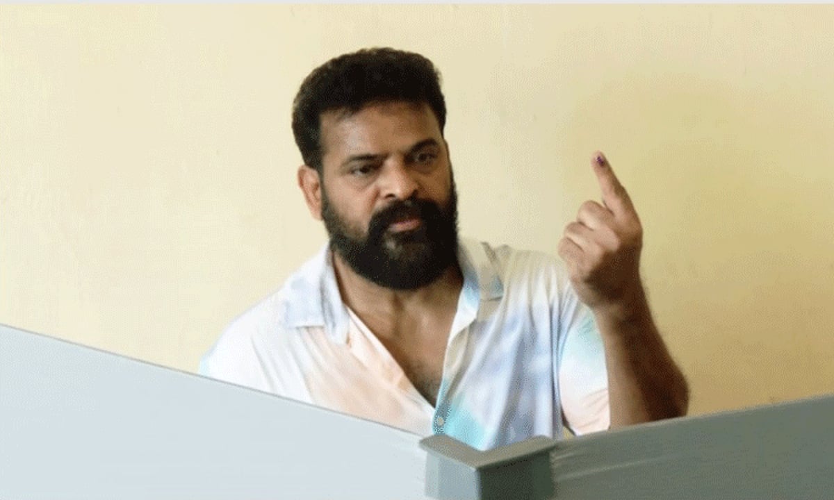 வாக்களித்த பிறகு இயக்குனர் அமீர்: மாற்றத்தை விட முன்னேற்றம் முக்கியம்
