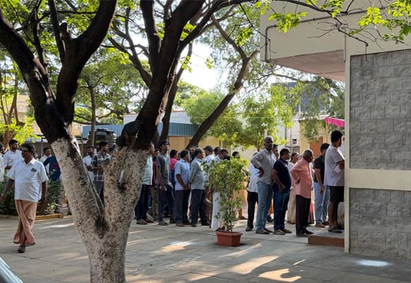 தேர்தல் ஆணையம் விதிகள் மீறப்படுவதால் ஓட்டு நடைமுறைகளில் குறைபாடுகள்