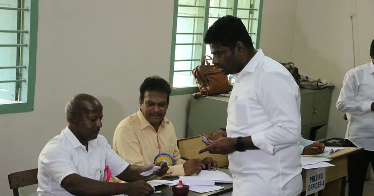 அண்ணாமலை வாக்களிப்பு: வெள்ளை சட்டை, பிரவுன் பேண்ட் குறியீடு அல்ல