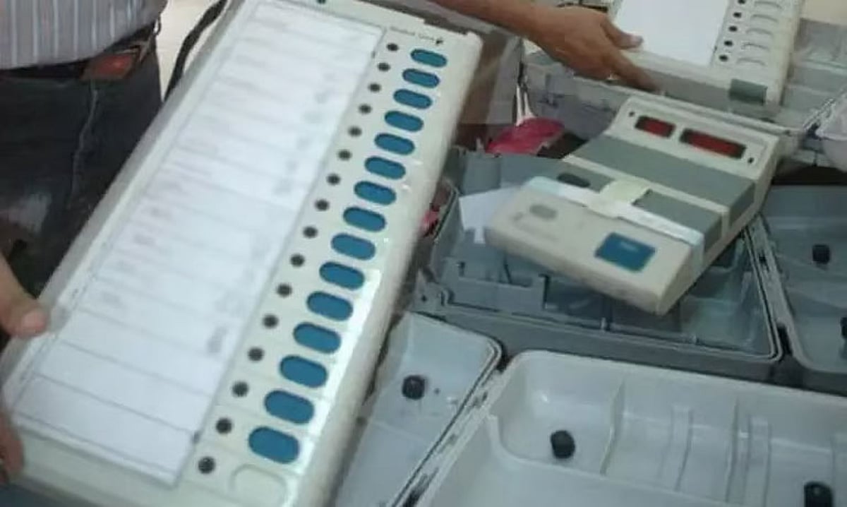 நாமக்கல்லில் மின்னணு எந்திரம் பழுதால் வாக்குப்பதிவு ஒரு மணி நேரம் நிறுத்தம்