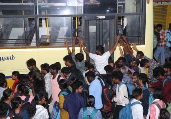 பஸ் இல்லாமல் ஓட்டு போட முடியாத பரிதாபம்
