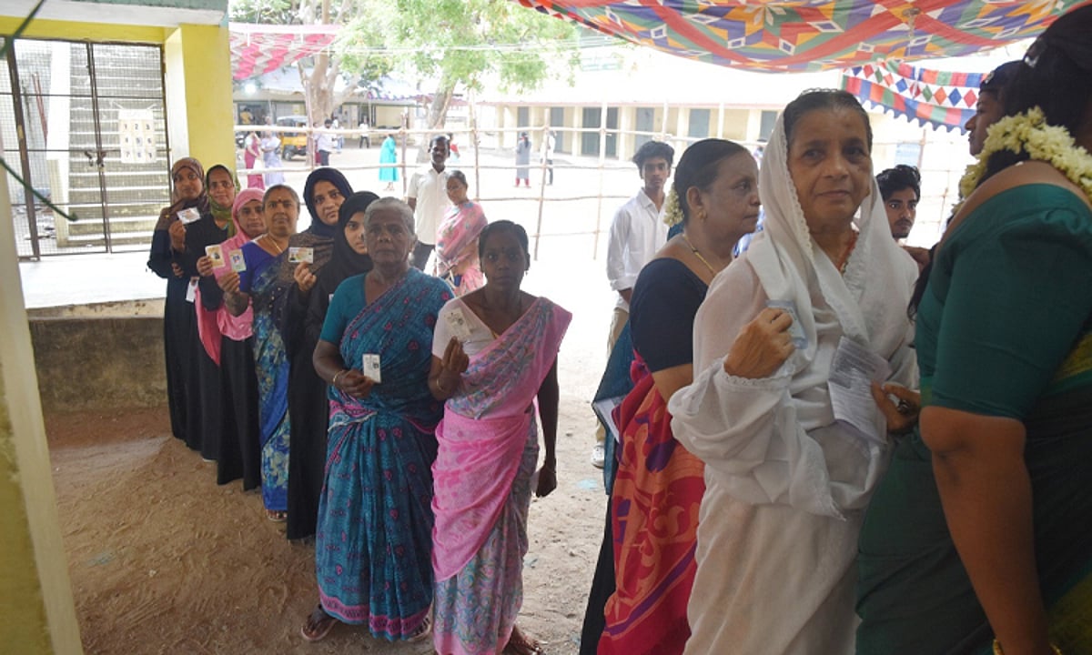 தமிழக தேர்தல்: வாக்குப்பதிவு நேரம் முடிந்தது – காத்திருப்போருக்கு டோக்கன்