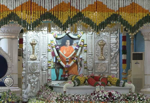 சத்ய சாய்பாபா ஆராதனை மகோற்சவம்; புட்டபர்த்தியில் குவிந்த பக்தர்கள்