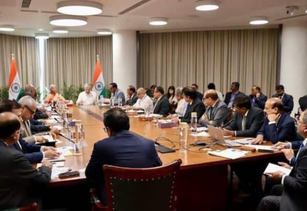வங்கிகளுக்கு ஆபத்தாகும் ஏ.ஐ.; சைபர் பாதுகாப்பை பலப்படுத்த நிதியமைச்சர் உத்தரவு