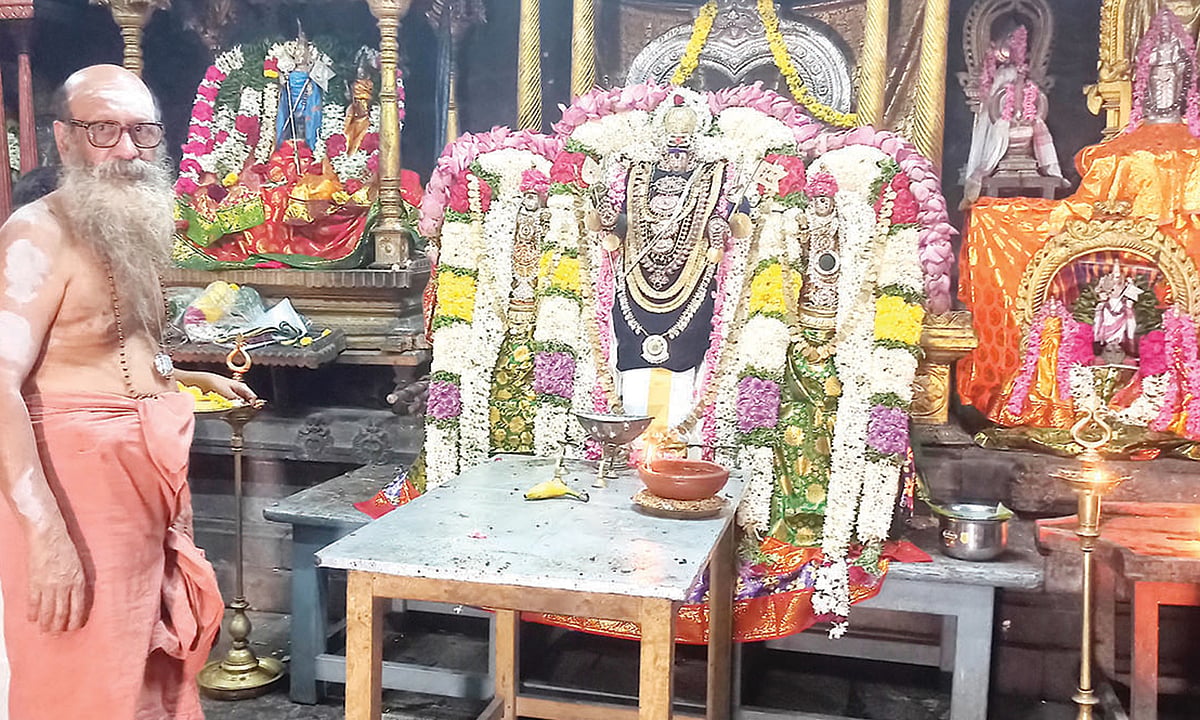 மயிலம் கோவில் காலசந்தி பூஜை: கடன் தொல்லை தீர்க்கும் நம்பிக்கை