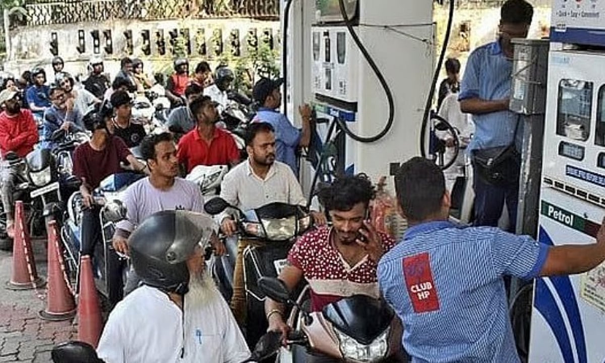 ஆந்திராவில் எரிபொருள் தட்டுப்பாடு அச்சம்: பெட்ரோல் பங்குகளில் குவியும் வாகன ஓட்டிகள்