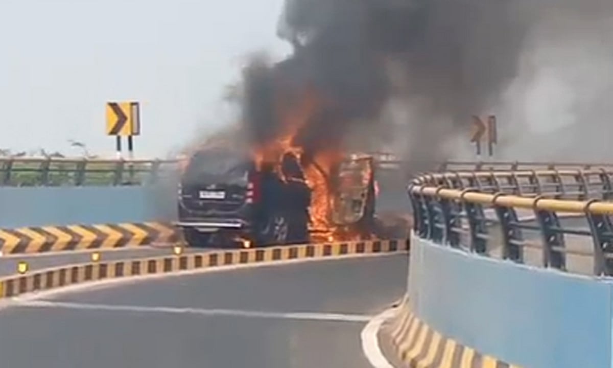 சென்னை மேம்பாலத்தில் கார் தீப்பற்றி எரிந்தது – அதிர்ச்சி சம்பவம்