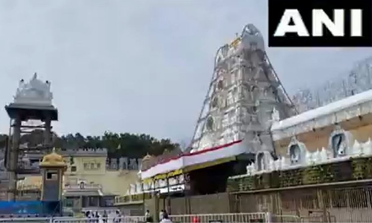 திருப்பதியில் 3 கிமீ வரிசையில் காத்திருக்கும் பக்தர்கள்
