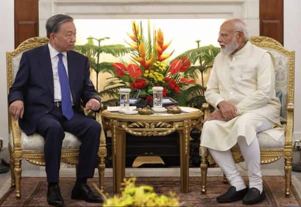 வியட்நாம் அதிபருக்கு பிரதமர் மோடியின் பரிசு – நமோ 108 தாமரை சிறப்பு!