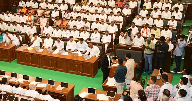 தமிழக சட்டசபையில் எம்எல்ஏக்களின் சராசரி வயது குறைப்பு (மே 11)! விஜய் அரசில் புதிய மாற்றம்