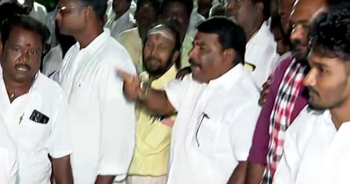 அதிமுகவில் கடும் குழப்பம்: எடப்பாடி வீட்டு முன் குவியும் ஆதரவாளர்கள் (மே 11)