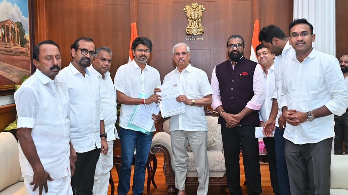தவெக ஆதரவு 119 ஆக உயர்வு: விஜய் ஆளுநரை சந்தித்து ஆட்சி உரிமை கோரல் (மே 8)!