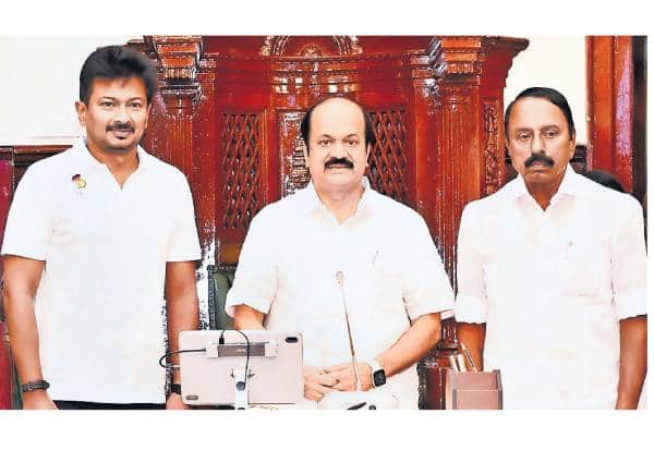 சபாநாயகராக பதவியேற்றார் ஜே.சி.டி.பிரபாகர்: நடுநிலை வலியுறுத்தல் (மே 13)