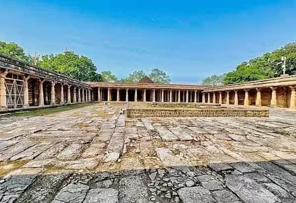 அதிர்ச்சித் தீர்ப்பு: போஜ்சாலா வளாகத்தில் கோவில் இருந்ததை உறுதி செய்தது ம.பி நீதிமன்றம் – மே 15 அப்டேட்