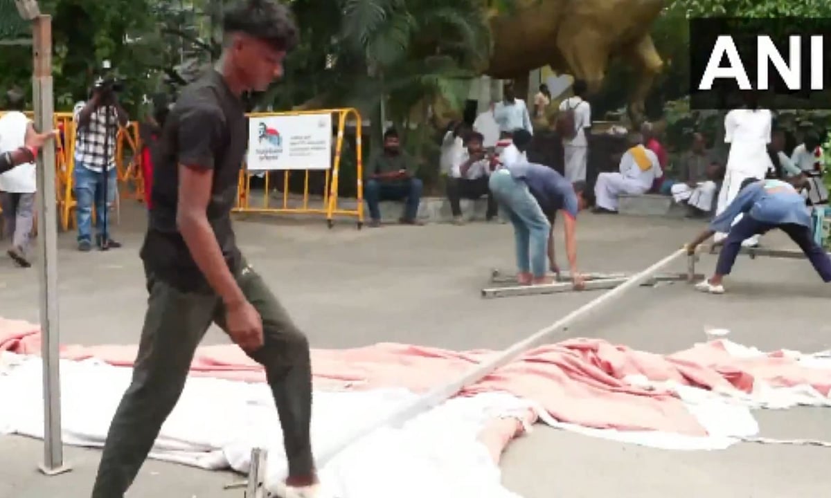 திமுகவினர் கொண்டாட்ட ஏற்பாடுகளை அகற்றும் வீடியோ வைரல்