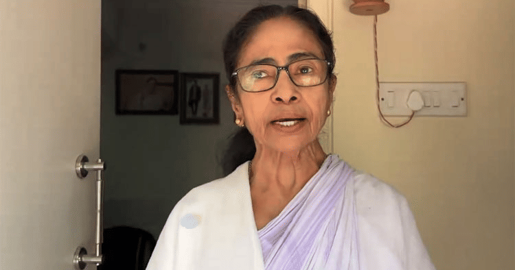 மம்தா பானர்ஜி உத்தரவு: வேட்பாளர்கள் வாக்கு எண்ணும் மையங்களை விட்டு வெளியேற வேண்டாம்