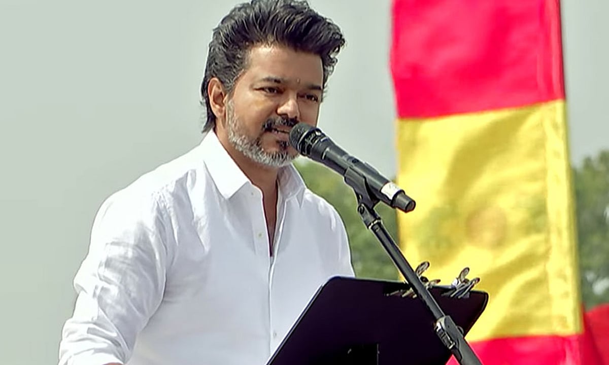 வெற்றி சான்றிதழ் பெற லயோலா கல்லூரி வாக்கு எண்ணும் மையத்திற்கு விஜய் பயணம்