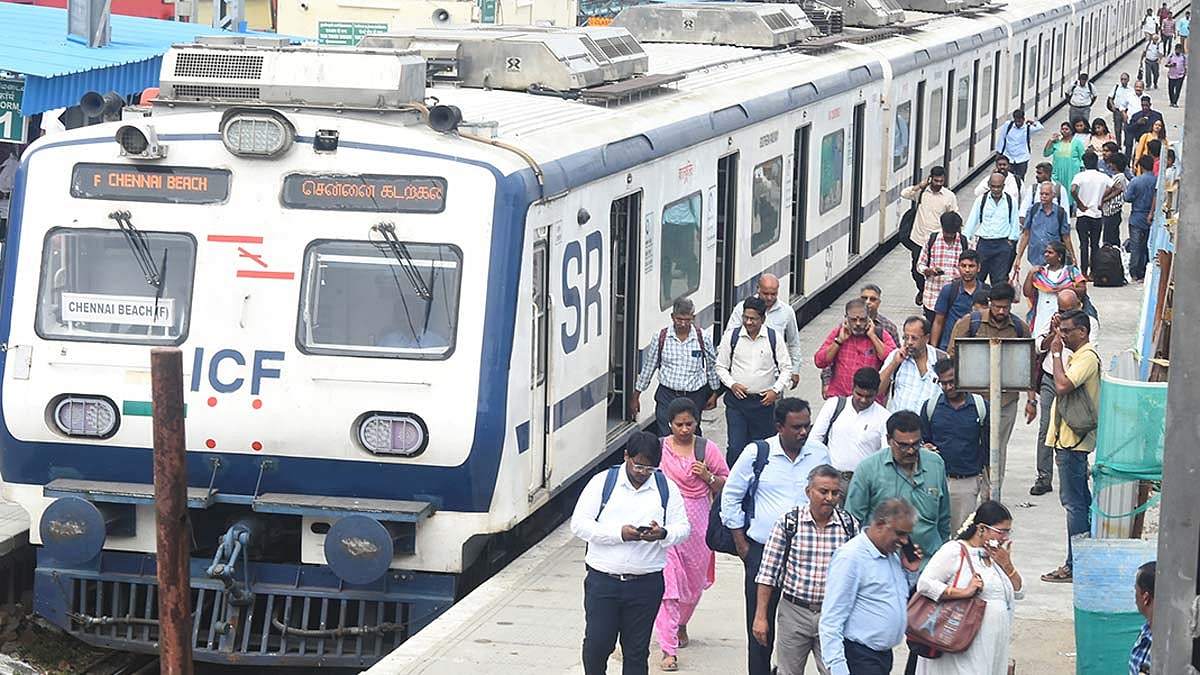 வெப்பத்தில் வாடும் சென்னை: ஏசி மின்சார ரயிலில் லட்சக்கணக்காய் மக்கள் கூட்டம் இன்று!