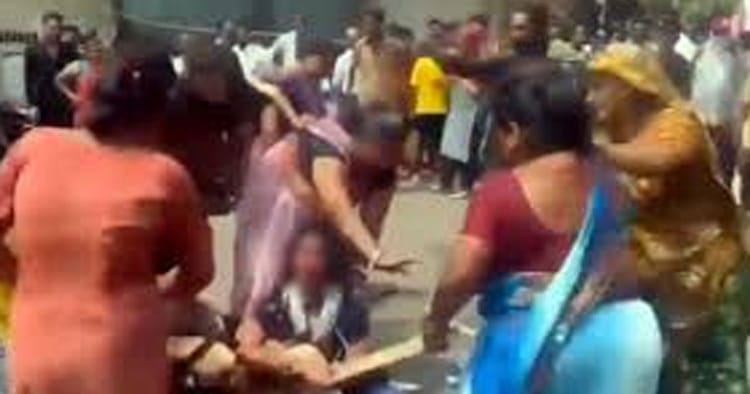அதிர்ச்சி சம்பவம்: மும்பை அருகே பெண்ணை நிர்வாணப்படுத்தி ஊர்வலம் நடத்திய கொடூரம் – இன்று நிலவரம்!