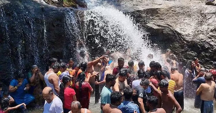 தேனி கும்பக்கரை அருவியில் சுற்றுலா பயணிகளுக்கு குளிக்க அனுமதி