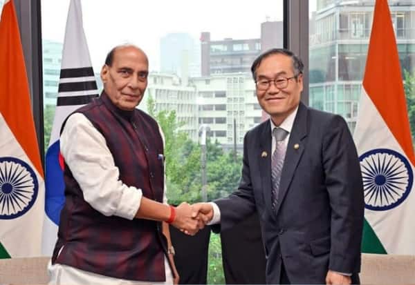 இந்தியாவின் இறையாண்மையில் சமரசம் இல்லை: தென்கொரியாவில் பாதுகாப்பு அமைச்சர் ராஜ்நாத் சிங் உறுதி