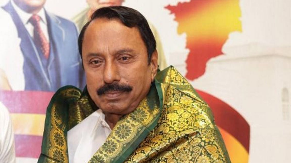 தமிழக அமைச்சரவை மாற்றம்: வருவாய் மற்றும் பேரிடர் நிர்வாகத்துறையை பொறுப்பேற்ற அமைச்சர் செங்கோட்டையன்
