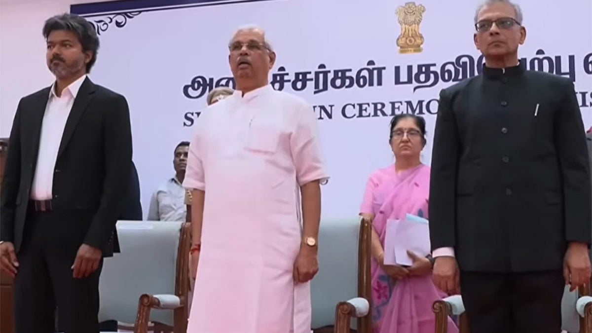 அமைச்சர்கள் பதவியேற்பு விழா: தமிழ்த்தாய் வாழ்த்துக்குப் பின்வந்தே மாதரம் பாடல் பாடப்பட்ட சர்ச்சை