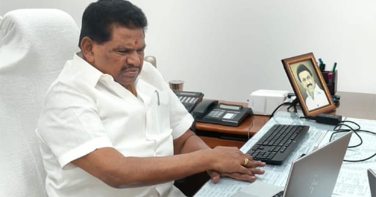 கன்னியாகுமரி எல்லையில் கனிமவள லாரிகள் நிறுத்தம்: திமுக எம்.எல்.ஏ அனிதா ராதாகிருஷ்ணன் மனு