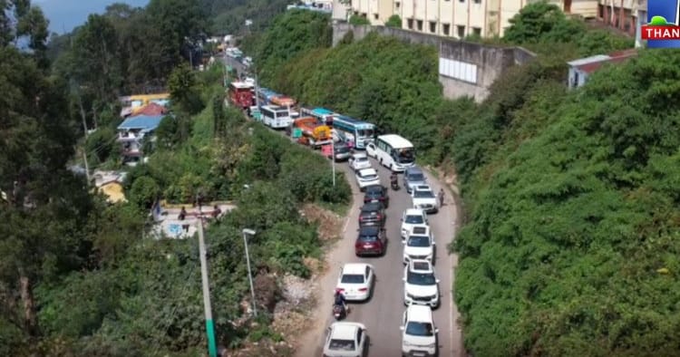 கொடைக்கானலில் சுற்றுலா பயணிகளின் வருகையால் போக்குவரத்து பாதிப்பு