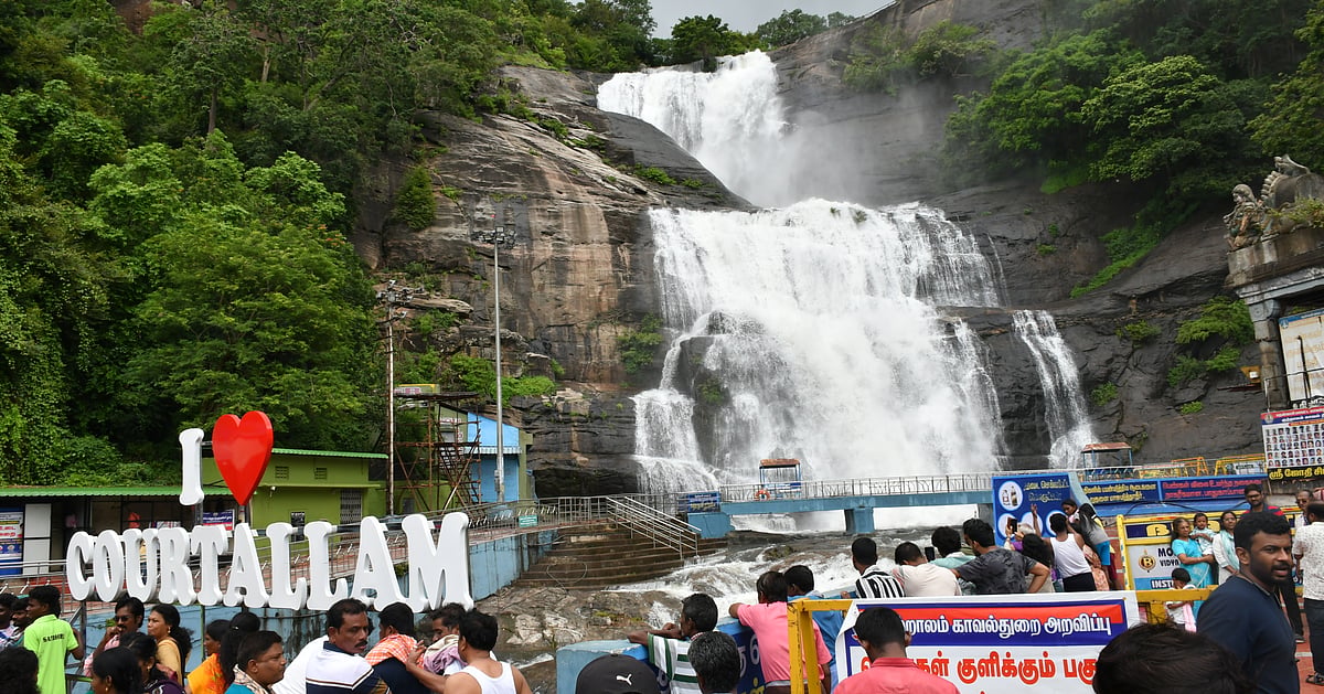 இயற்கை எழில் கொஞ்சும் தென்காசி: சுற்றுலாப் பயணிகளை ஈர்க்கும் குற்றாலம் மற்றும் தென்மலை அருவிகள்