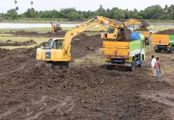 தமிழக நீர்நிலைகளில் வண்டல் மண் இலவசமாக எடுக்க அனுமதி: முறைகேடு வசூல் முடிவுக்கு