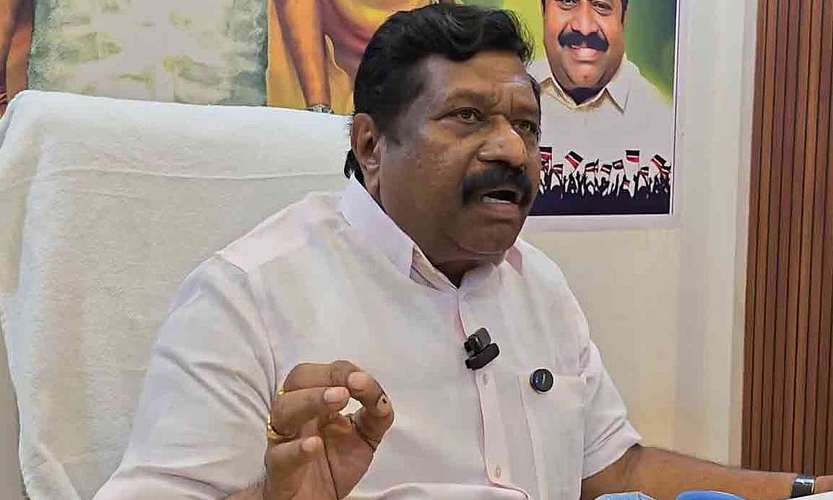 மூன்று அதிமுக சட்டமன்ற உறுப்பினர்கள் ராஜினாமா: தமிழக வெற்றிக் கழகத்தில் இணைந்தது சர்ச்சை