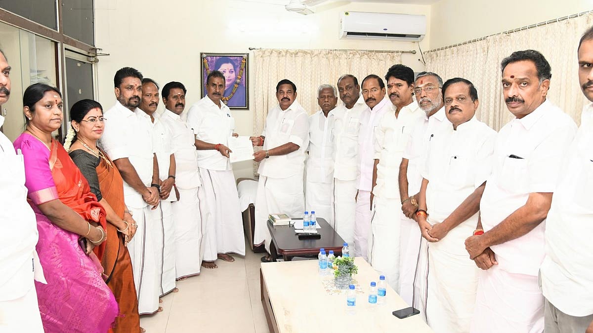 அதிமுகவில் உட்கட்சி மோதல் முடிவுக்கு: சபாநாயகரிடம் மனுக்களைத் திரும்பப் பெற்ற எம்.எல்.ஏ-க்கள்