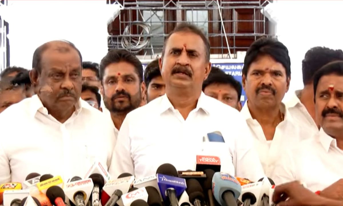 அதிமுக உட்கட்சி பூசல் முடிவு: எடப்பாடி பழனிசாமி மற்றும் எஸ்.பி. வேலுமணி கரம் கோர்த்தனர்