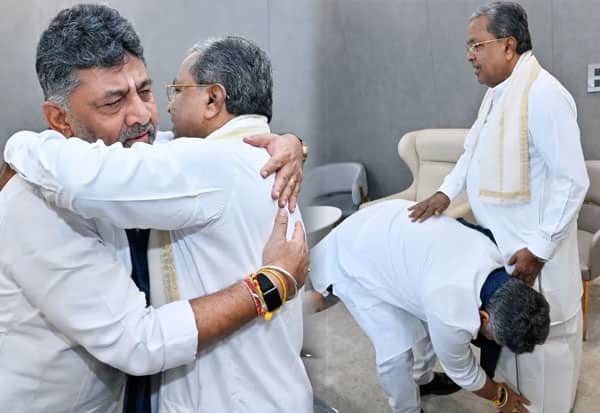 கர்நாடக முதல்வர் சித்தராமையா பதவி விலகல்: துணை முதல்வர் சிவக்குமார் அடுத்த முதல்வர் ஆக வாய்ப்பு