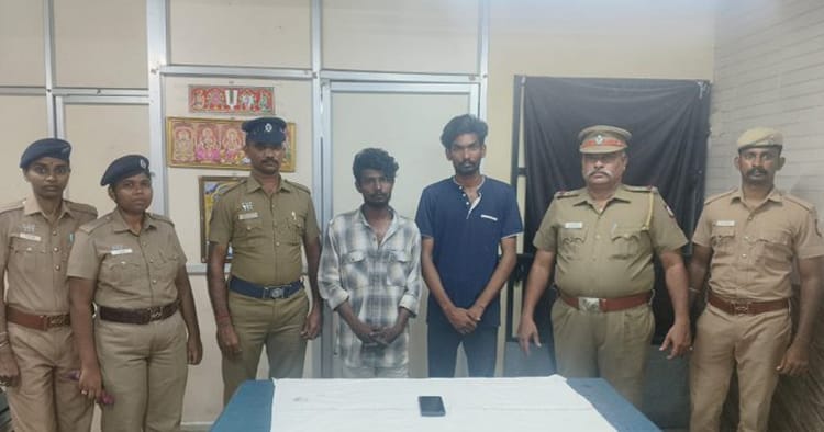 பெரம்பூர் ரயில் நிலையத்தில் அதிர்ச்சி: பயணியின் செல்போன் திருட்டு – 2 பேர் அதிரடி கைது!