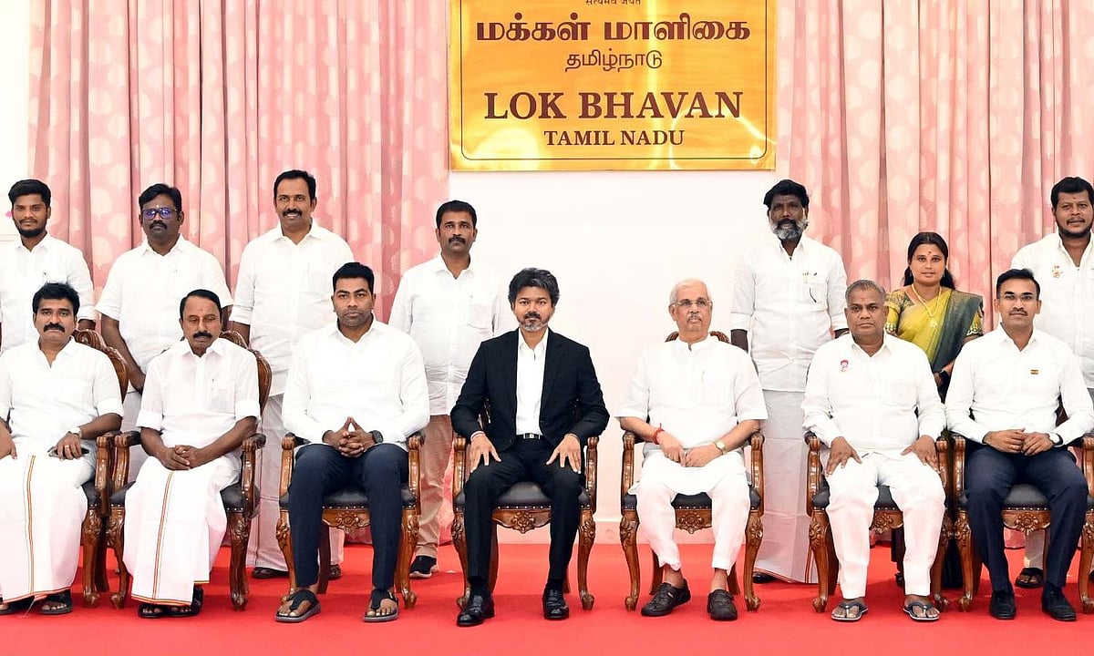 தமிழக அமைச்சரவை விரிவாக்கம்: 23 புதிய அமைச்சர்கள் பொறுப்பேற்பு