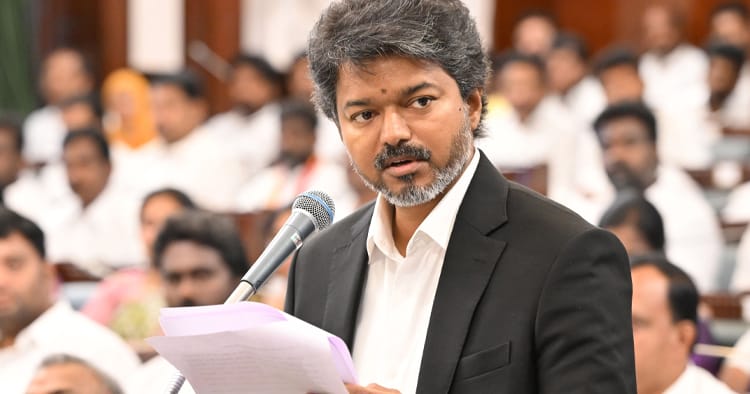 காவலர் குடும்பத்துக்கு ரூ.30 லட்சம் நிதியுதவி: முதல்-அமைச்சர் விஜய் உத்தரவு (Live Update)