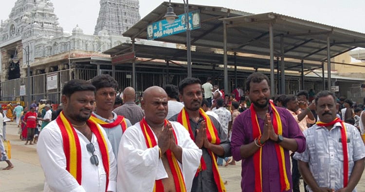 விஜய் முதல்வரானதால் திருச்செந்தூரில் நேர்த்திக்கடன்: த.வெ.க. நிர்வாகி முடி காணிக்கை (மே 5)!