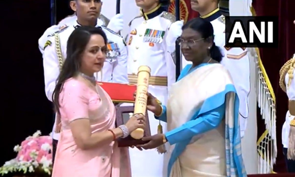 புதுடெல்லியில் பத்ம விருதுகள் வழங்கும் விழா: 66 சாதனையாளர்களுக்கு குடியரசுத் தலைவர் விருது வழங்கல்