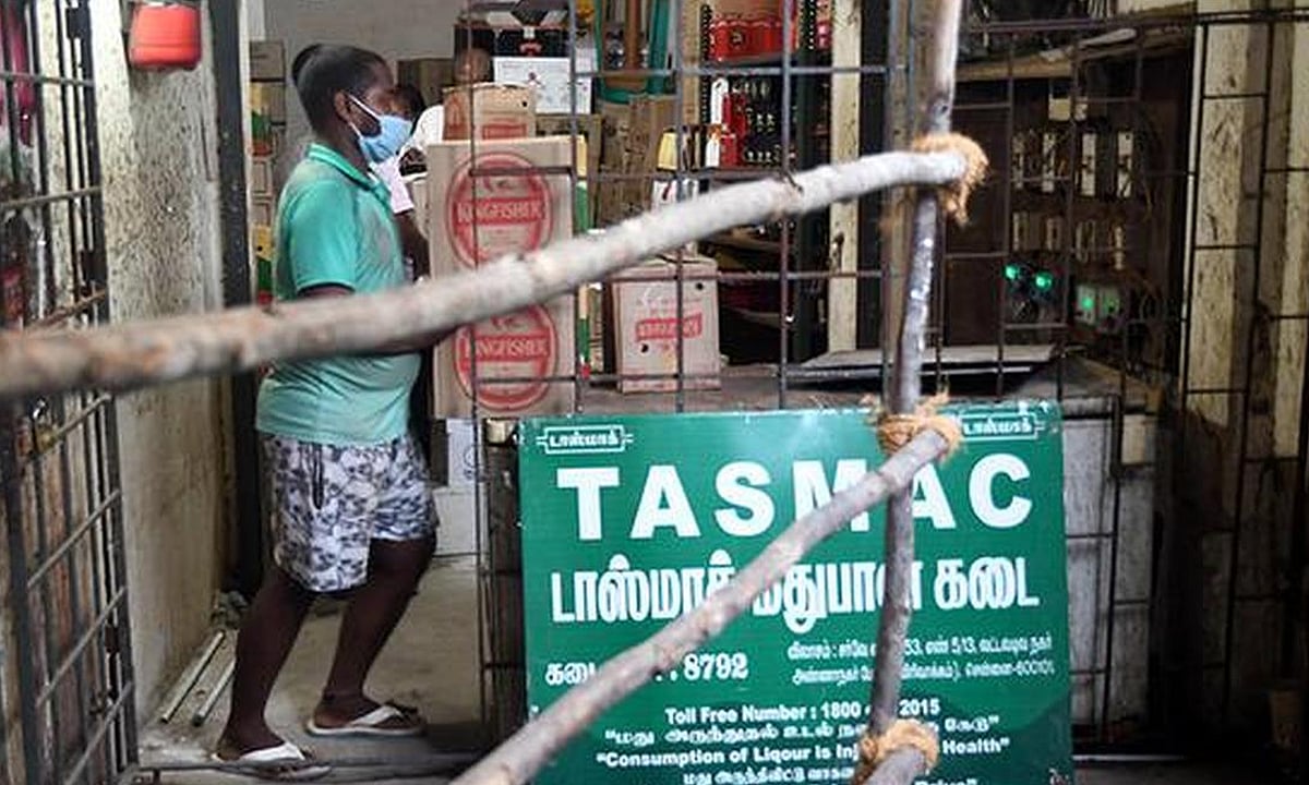 மூடப்பட்ட 717 டாஸ்மாக் கடைகளின் ஊழியர்களுக்கு மாற்று பணி: தமிழக அரசு அரசாணை