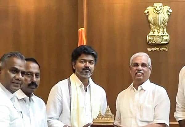 கவர்னர் அழைப்பு இல்லை: ஆட்சி அமைக்க காத்திருக்கும் விஜய் (மே 8)