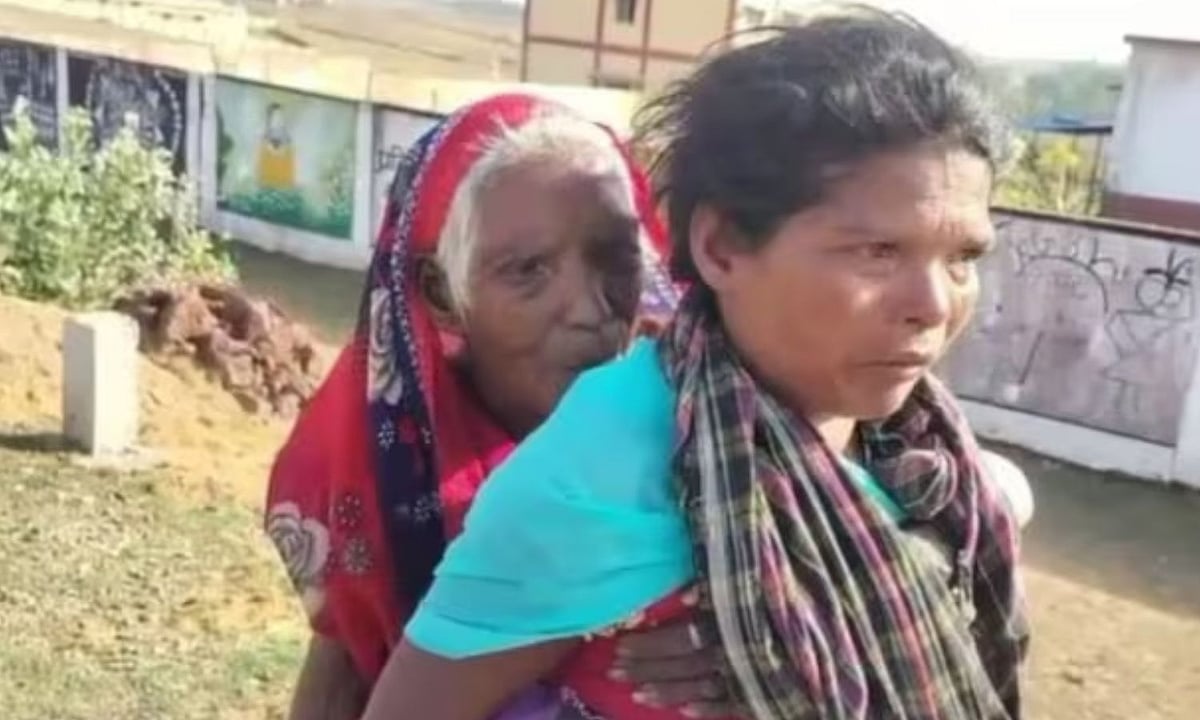 முதியோர் உதவித்தொகைக்காக மாமியாரை தோளில் சுமந்து 9 கி.மீ நடைப்பயணம்: சத்தீஸ்கரில் பெண் ஒருவரின் போராட்டம்