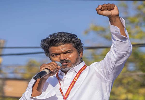 அரசியல் வெற்றி நிகழ்த்திய தமிழக மக்களுக்கு விஜய் நன்றி (Live Update)