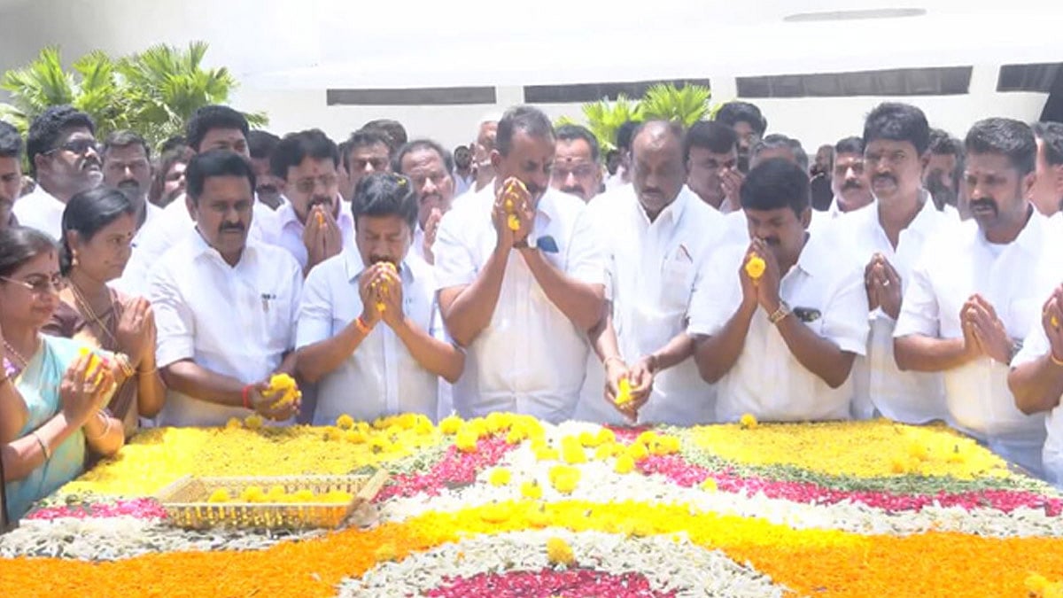 அதிமுகவில் புதிய திருப்பம்: சி.வி.சண்முகம் அணி ஜெயலலிதா நினைவிடத்தில் மரியாதை (Live Update)