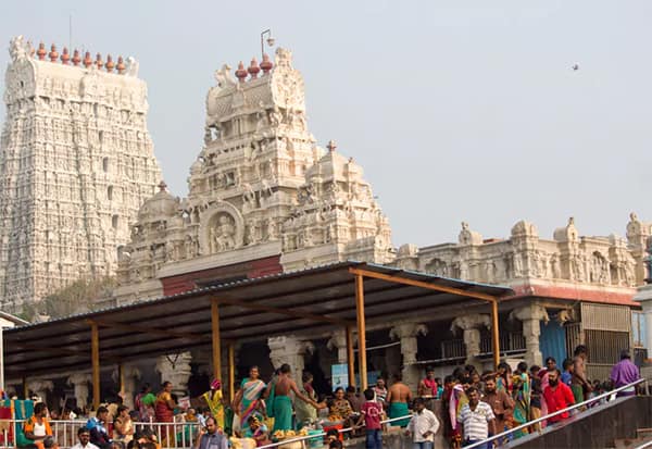 திருச்செந்தூர் சுப்பிரமணிய சுவாமி கோவில் அதிகாரிகள் இடமாற்றம்: முறைகேடுகள் மீதான கடும் நடவடிக்கை