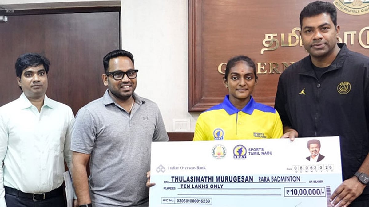 தமிழக விளையாட்டு வீரர்களுக்கு நிதியுதவி: அமைச்சர் ஆதவ் அர்ஜுனா காசோலை வழங்கல்